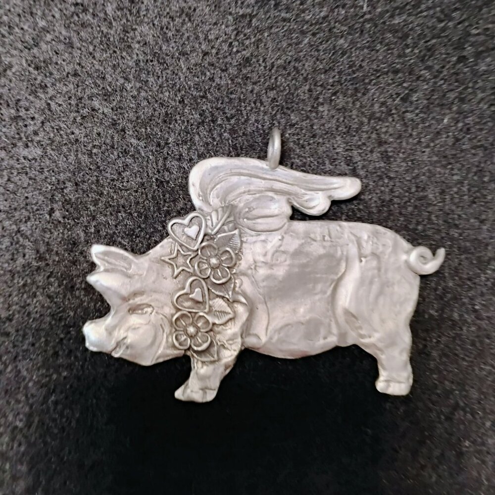 Marcie Preisler Flying Pig Pewter Pendant With Hearts & Flowers Handmade Signed - Picture 7 of 8